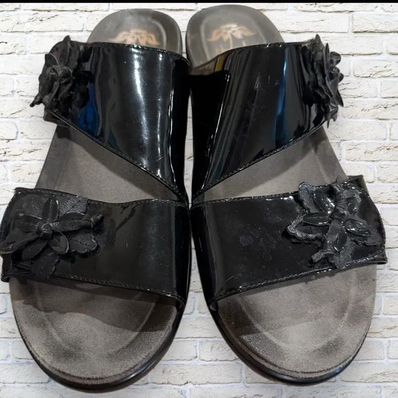 Dansko ‘Donna’ Black Patent Sandal With Flower Size 40 US Sz 9 9.5 10 - Picture 2 of 10